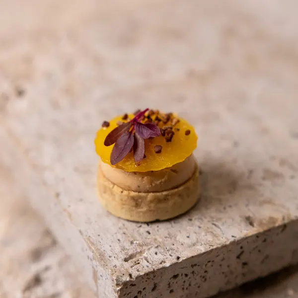 Mousse de foie, velo de fruta de la pasión al café, sarraceno